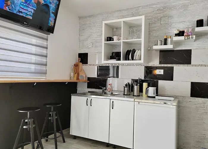 Nora 2 公寓 斯雷姆斯卡米特罗维察